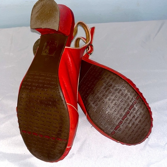 Miz Mooz Slingback Shoes Size 8 Red Cream Buttons Trim Block Kitten Heels Sz 8 - Picture 8 of 9